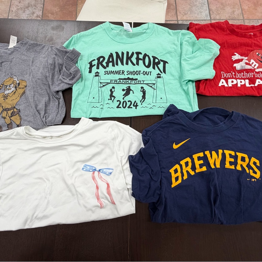 Five size small tee shirts